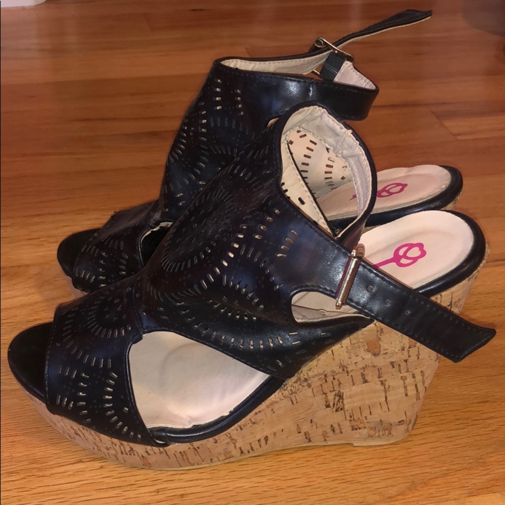 Black Wedges - Picture 2 of 4